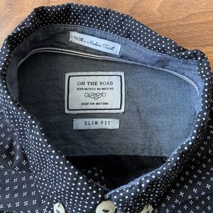 Men’s black and white button down shirt